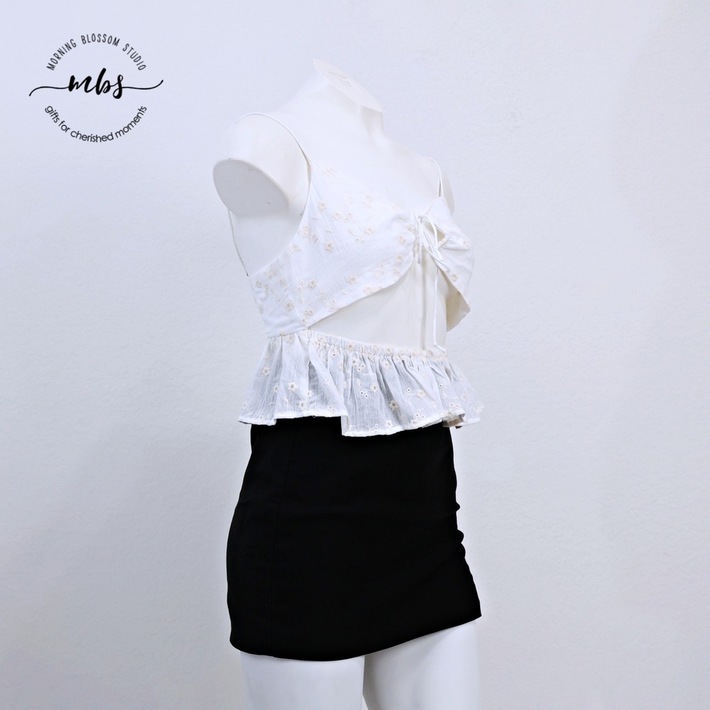 NWT Sky to Moon Eyelet Tie-Front Cutout Boho Cottagecore Peplum Top White M